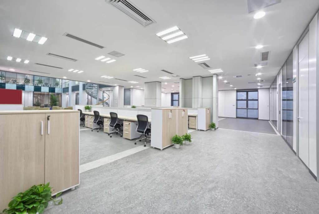 Réalisation de travaux d'électricité dans les bureaux